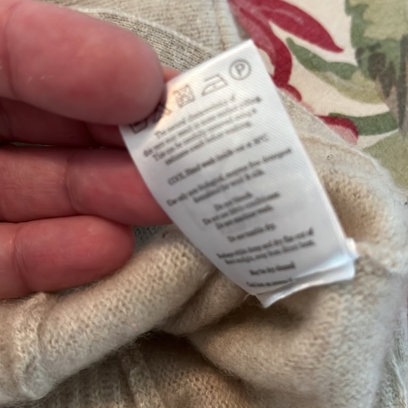 PURE CASHMERE Size 12 Cashmere V-Neck Ribbed Design Sweater Oatmeal Timeless - Picture 10 of 14